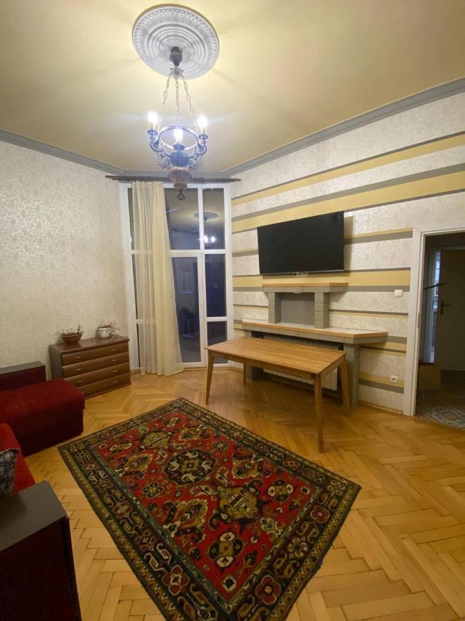 Happy Apartment On Kopernik 30 Lviv Buitenkant foto