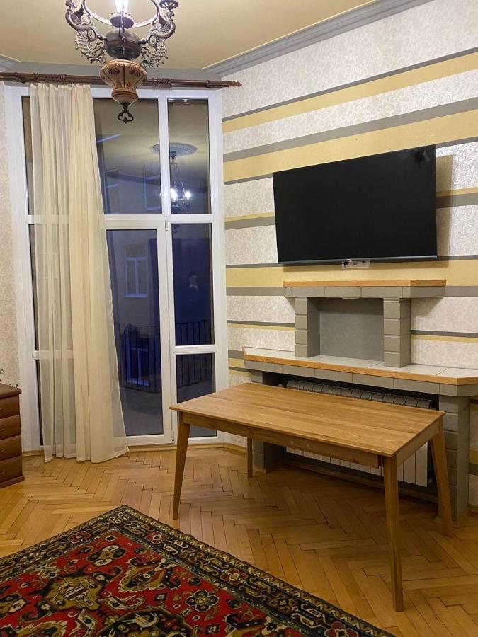 Happy Apartment On Kopernik 30 Lviv Buitenkant foto